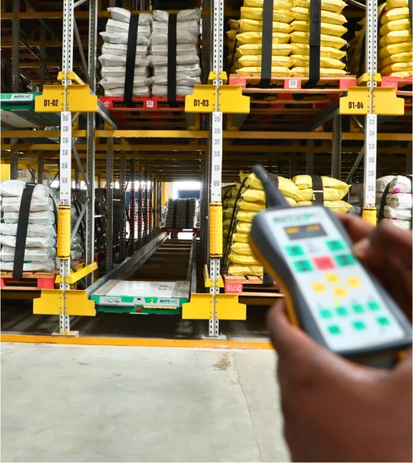 A semi-automated storage system designed for high-density environments requiring minimal manual intervention. Ideal for cold storage facilities or warehouses prioritizing speed and precision, it uses radio-controlled shuttles to streamline pallet handling while maximizing space utilization.